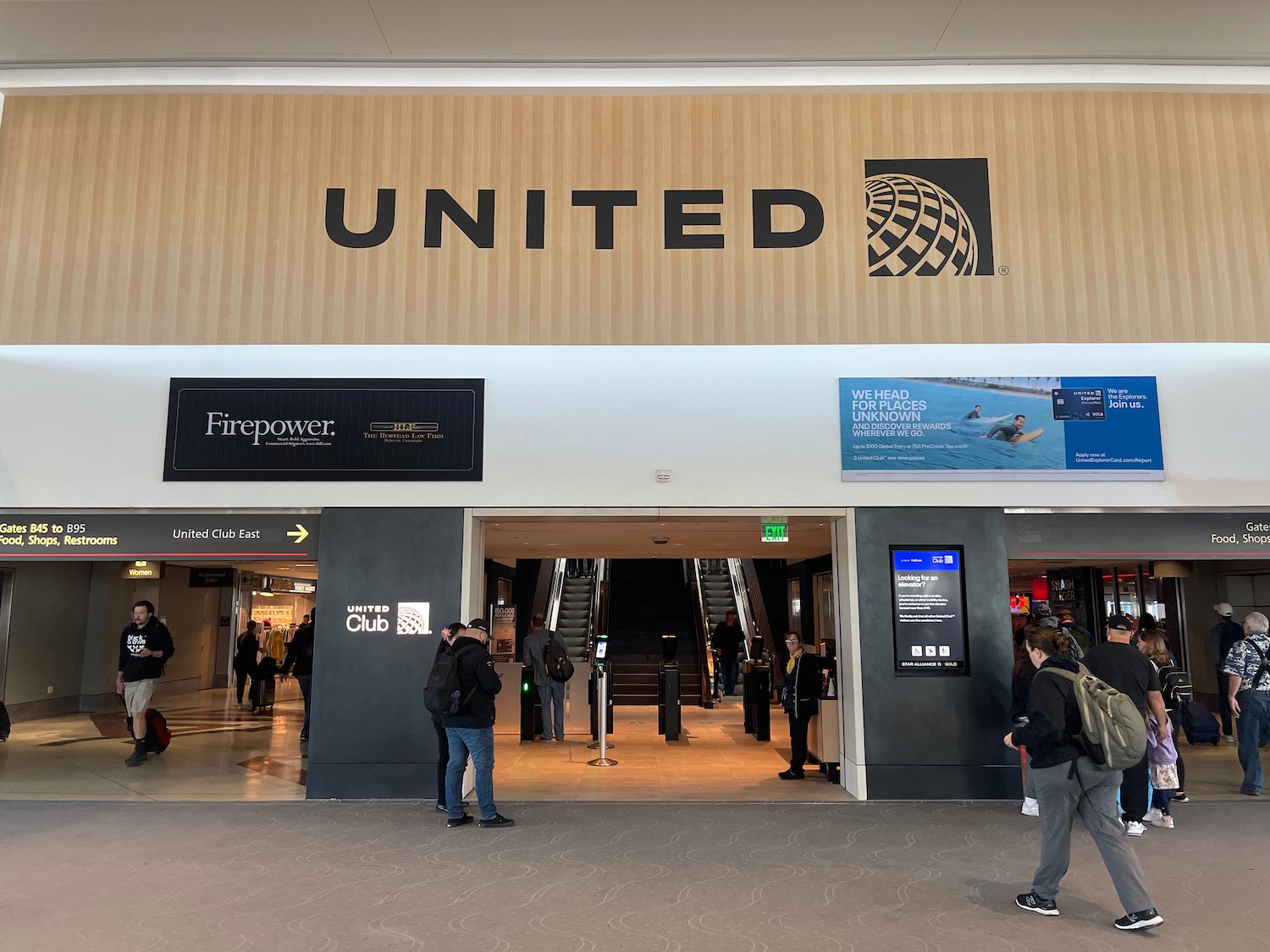 Review: United Club Denver B East (DEN) - Live and Let's Fly