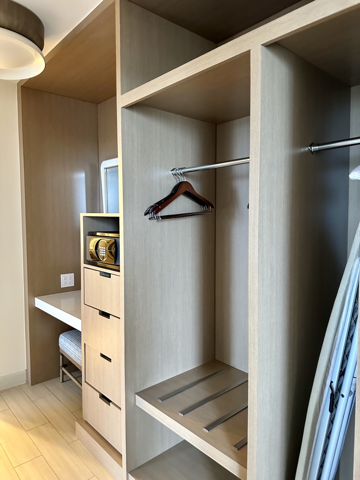 hyatt regency coconut point masterbedroom closet