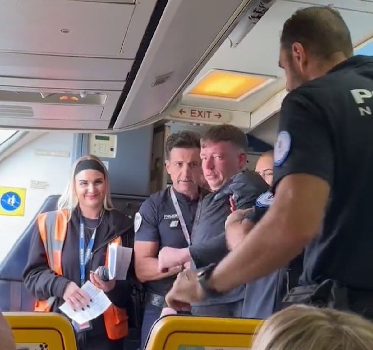 drunk man led off plane