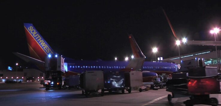 a plane parked at night