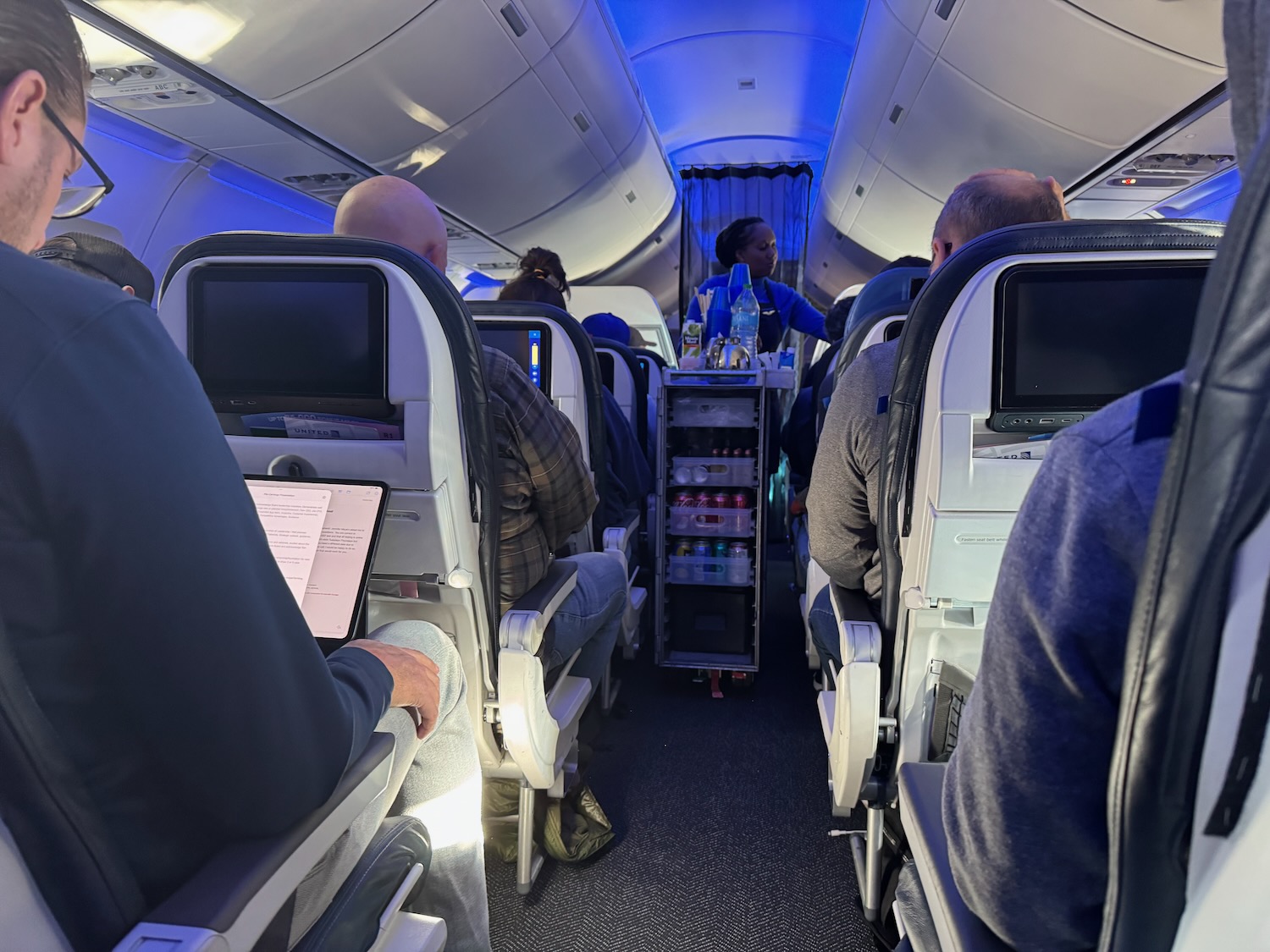 TravelWireDaily — Review: United Airlines A319 Economy Class With “United Next” Interior