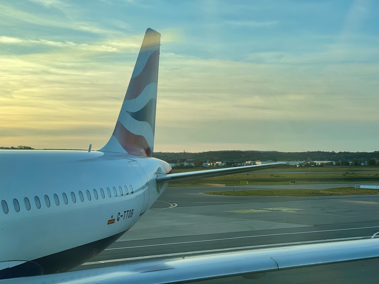 an airplane wing on a runway