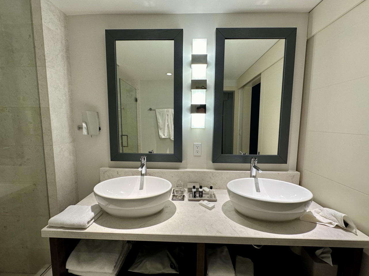 Kimpton Epic hotel miami double vanity