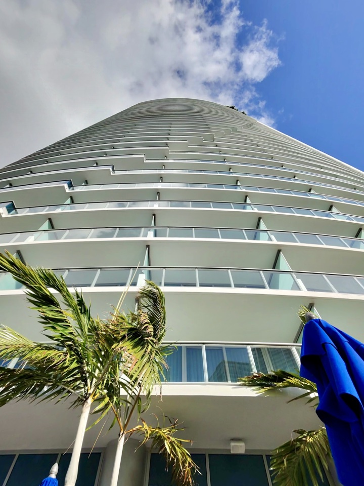 Kimpton Epic hotel miami exterior