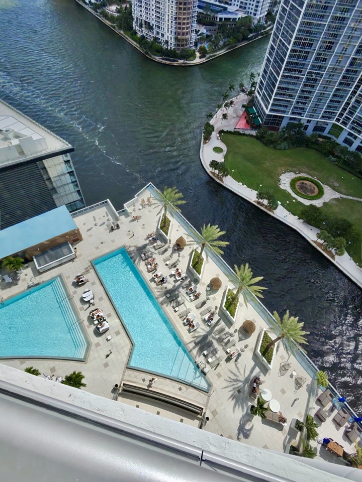 Kimpton Epic hotel miami pool complex