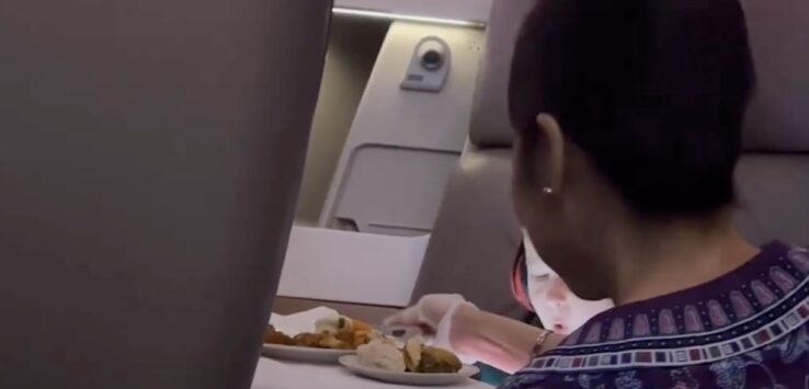Singapore Airlines Feeds Boy