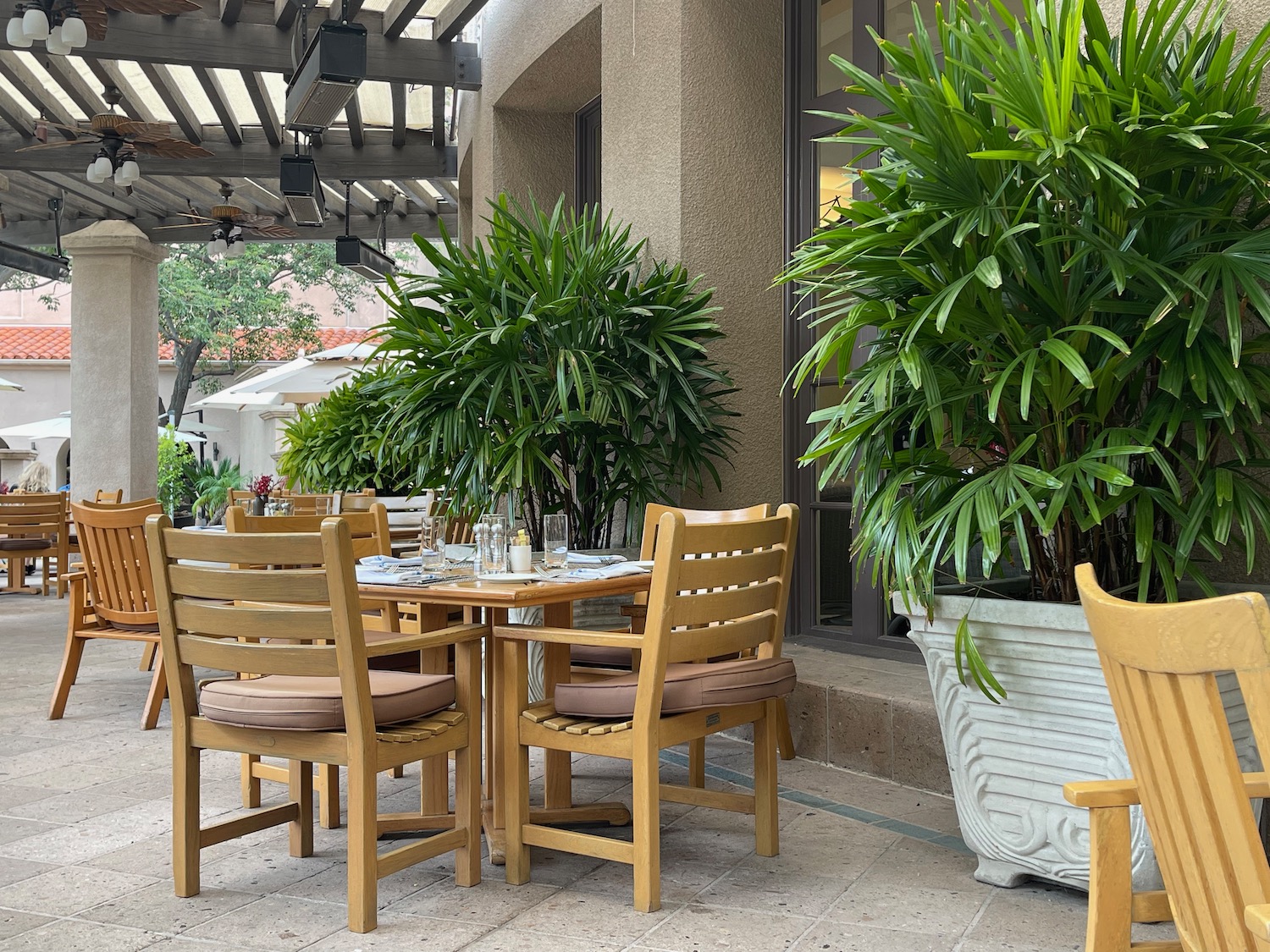 a table and chairs outside a restaurant