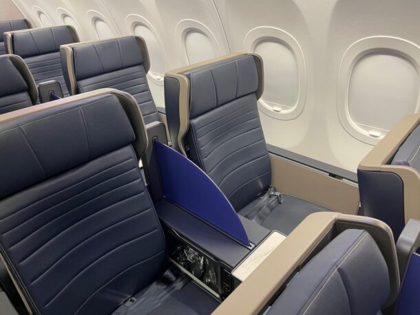 Review: United Airlines A321neo Economy Class (Inaugural Flight) - Live ...