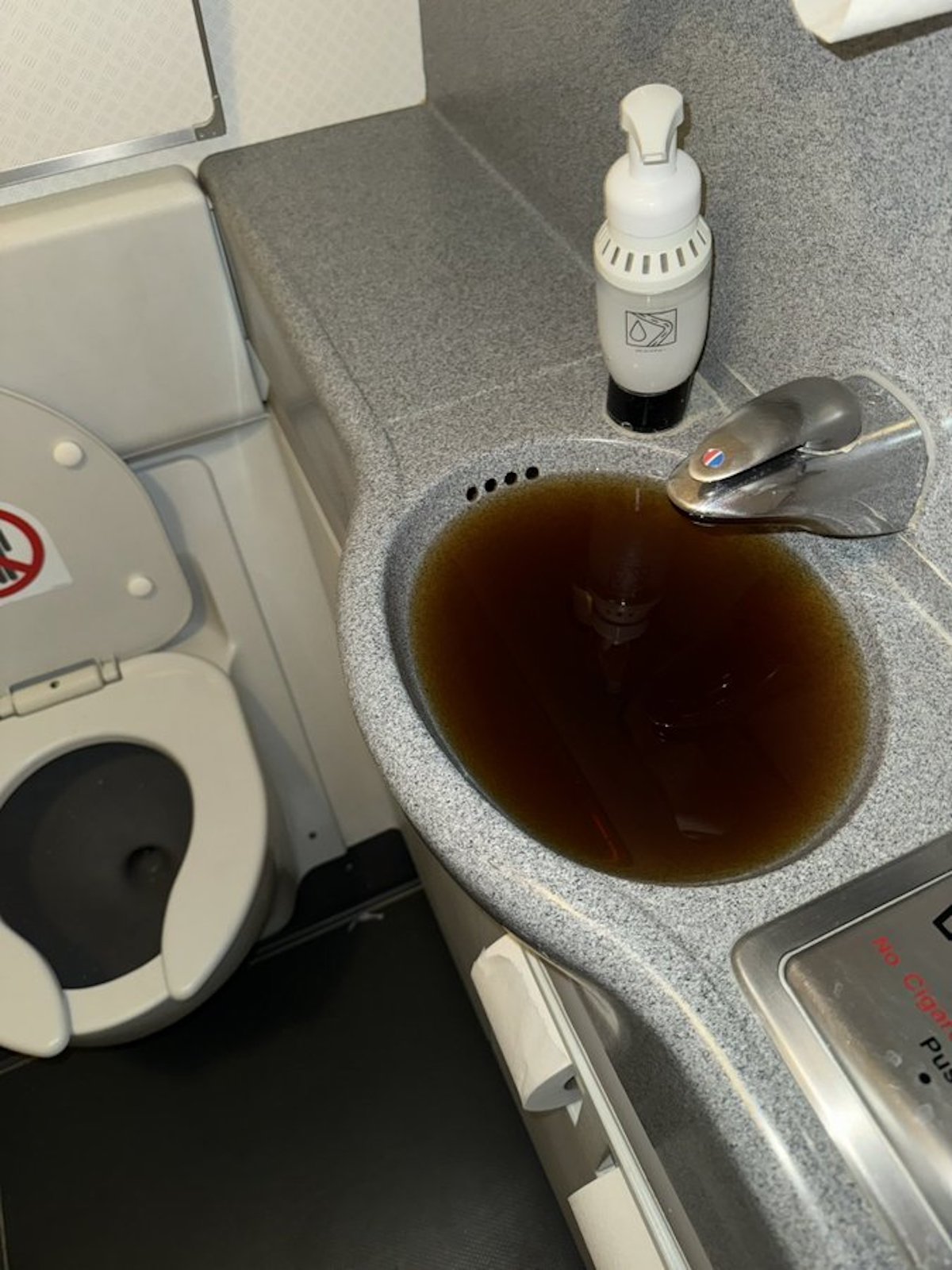 777300ER Lavatories Overflow With Sewage On American Airlines Flight