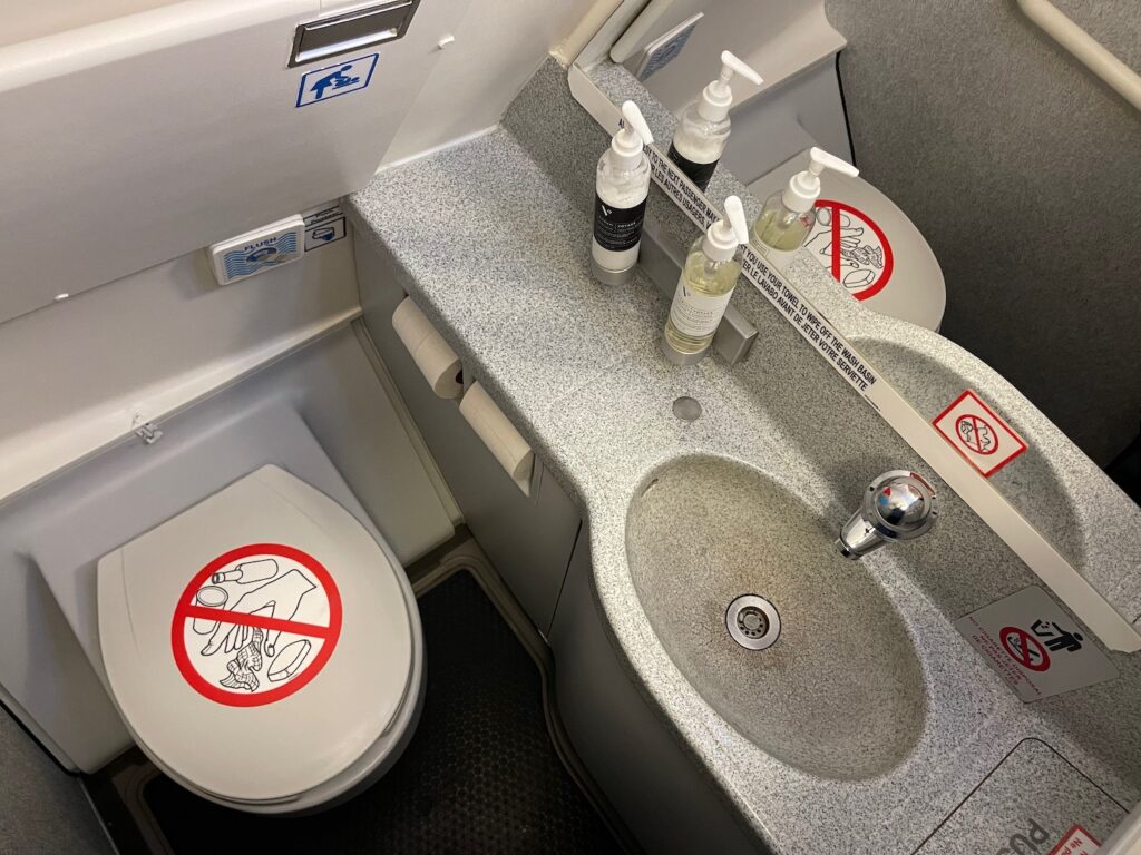 777300ER Lavatories Overflow With Sewage On American Airlines Flight