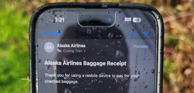 Alaska Airlines 737 iphone