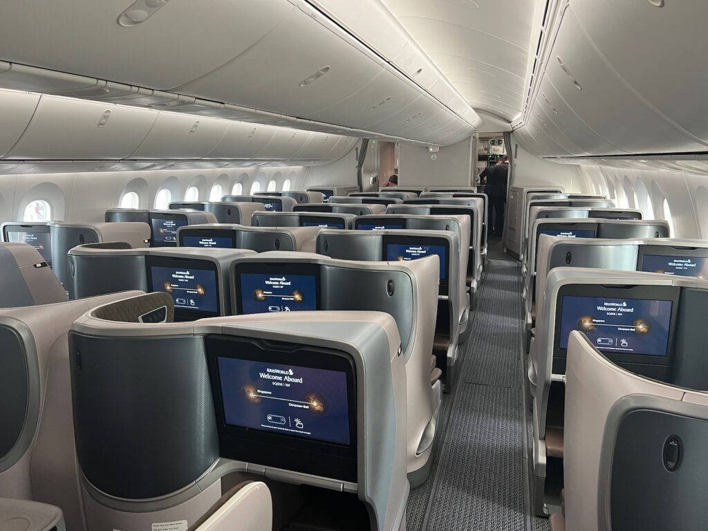 Review: Singapore Airlines 787-10 Business Class - Live and Let's Fly