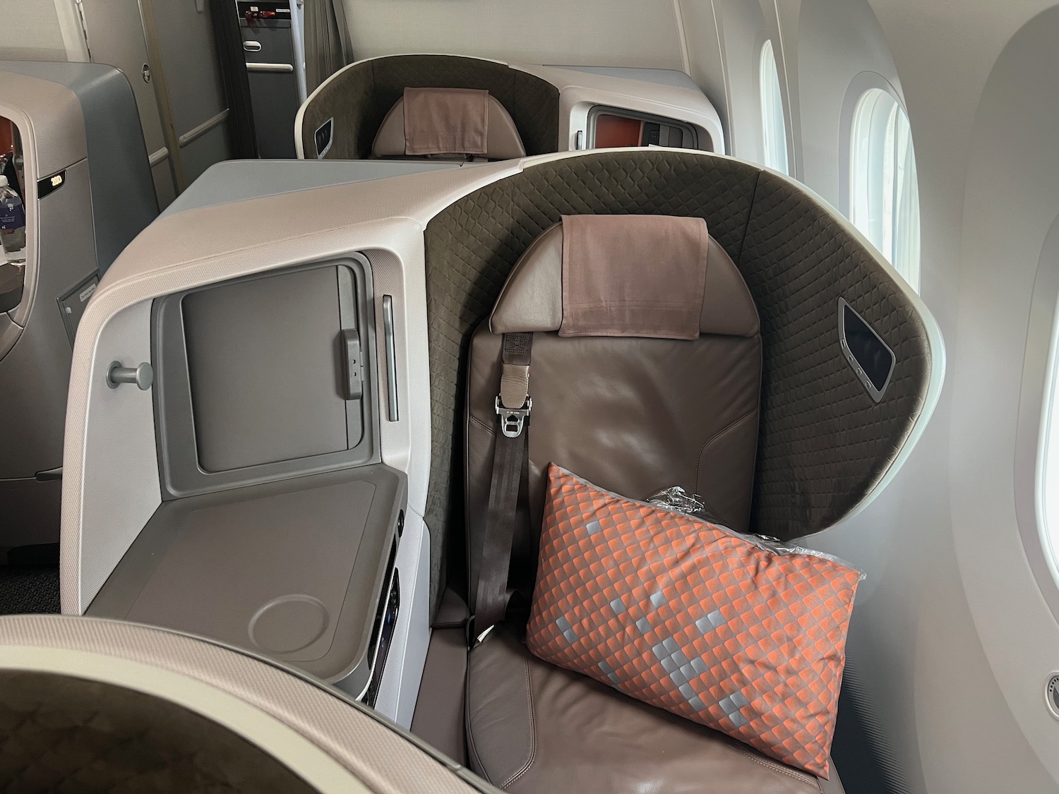 Review: Singapore Airlines 787-10 Business Class - Live and Let's Fly