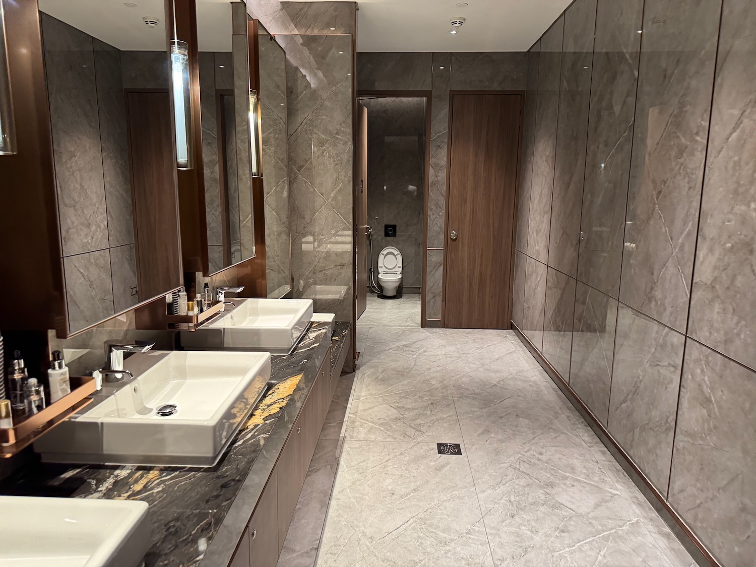 a bathroom with marble countertops and sinks