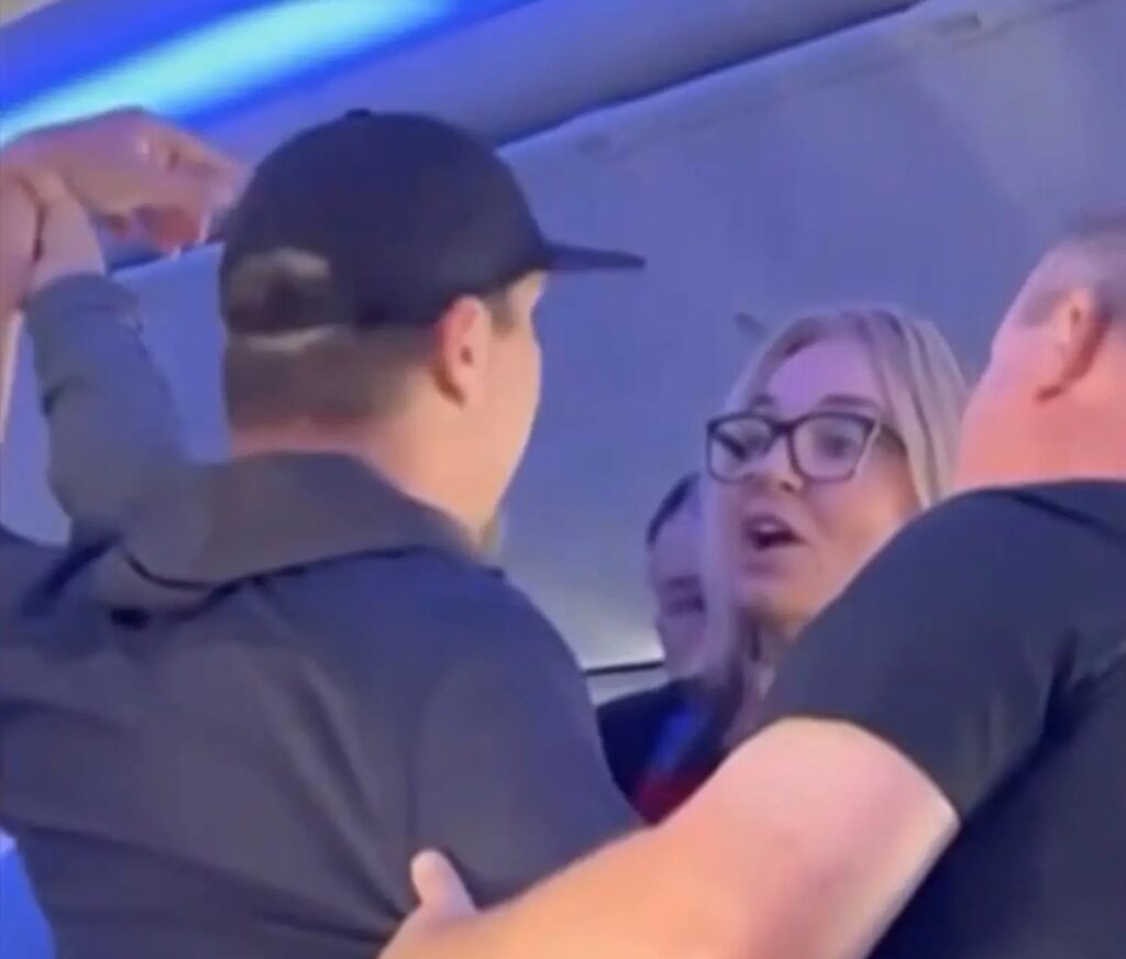 Vicious Brawl Breaks Out On Southwest Airlines Flight To Hawaii - Live ...