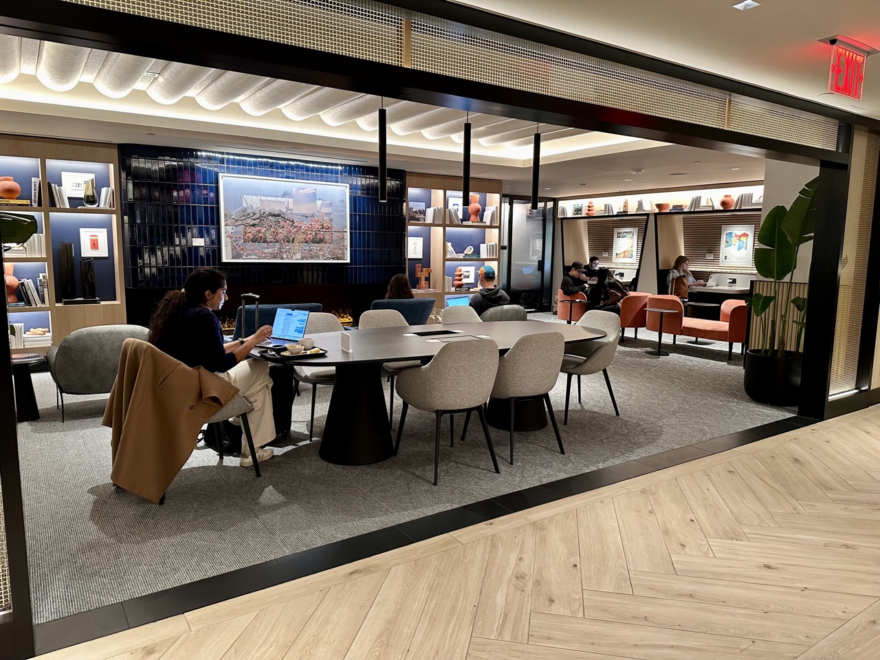 Chase Sapphire Lounge LGA work space