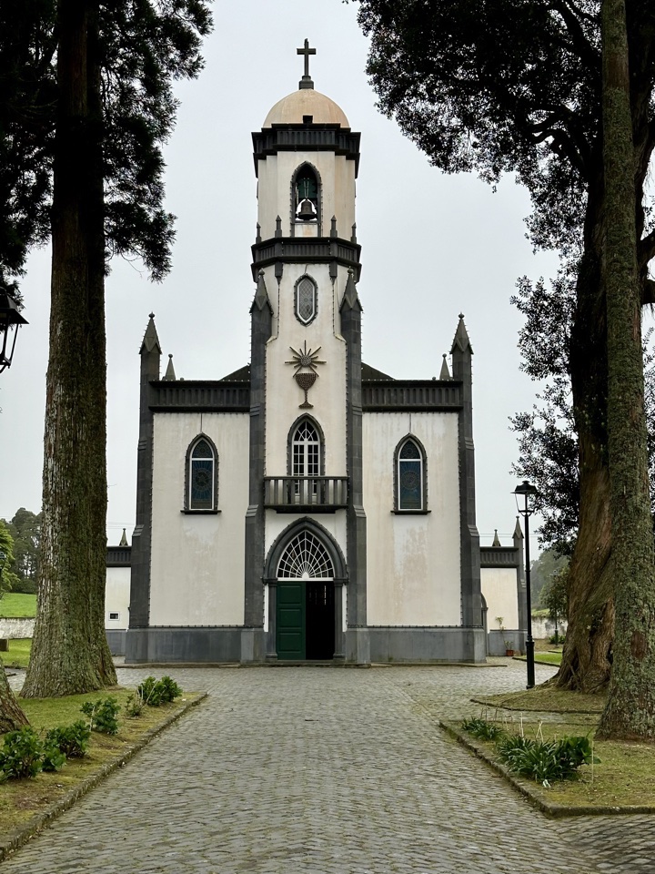 car hire azores sete cidades church