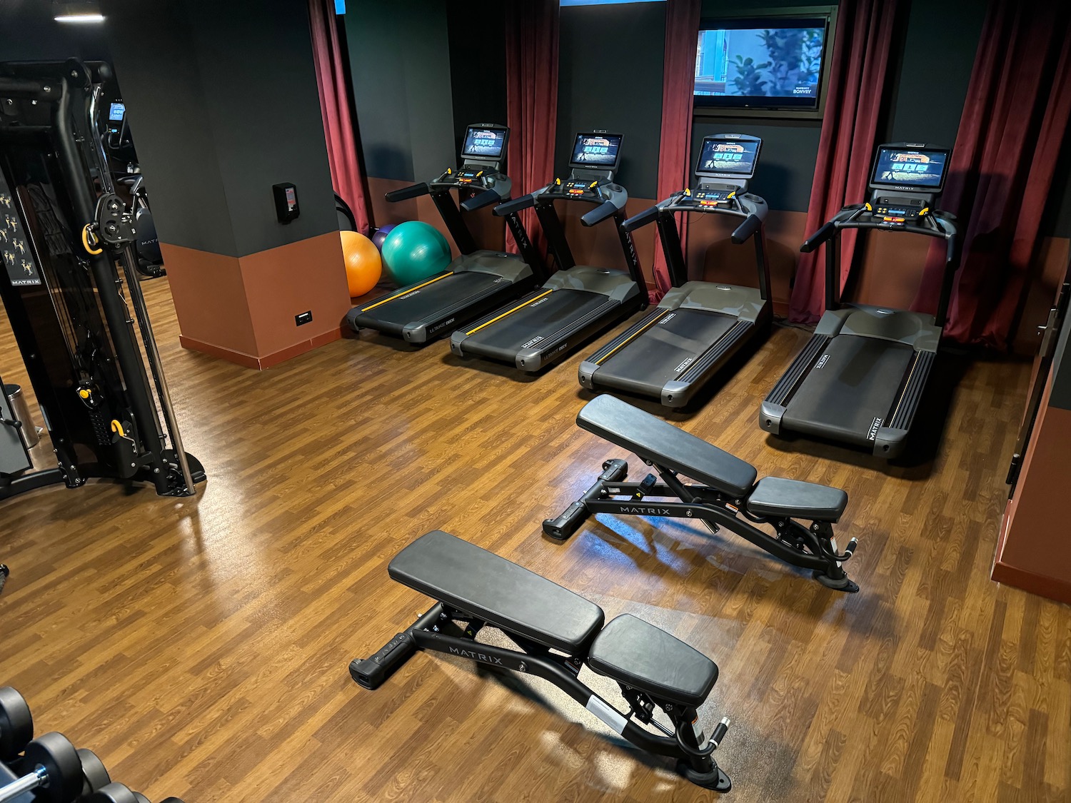 a gym with treadmills and exercise equipment