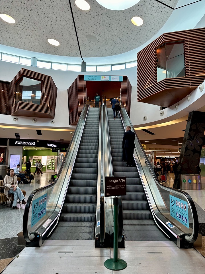 lisbon airport lounge escalator
