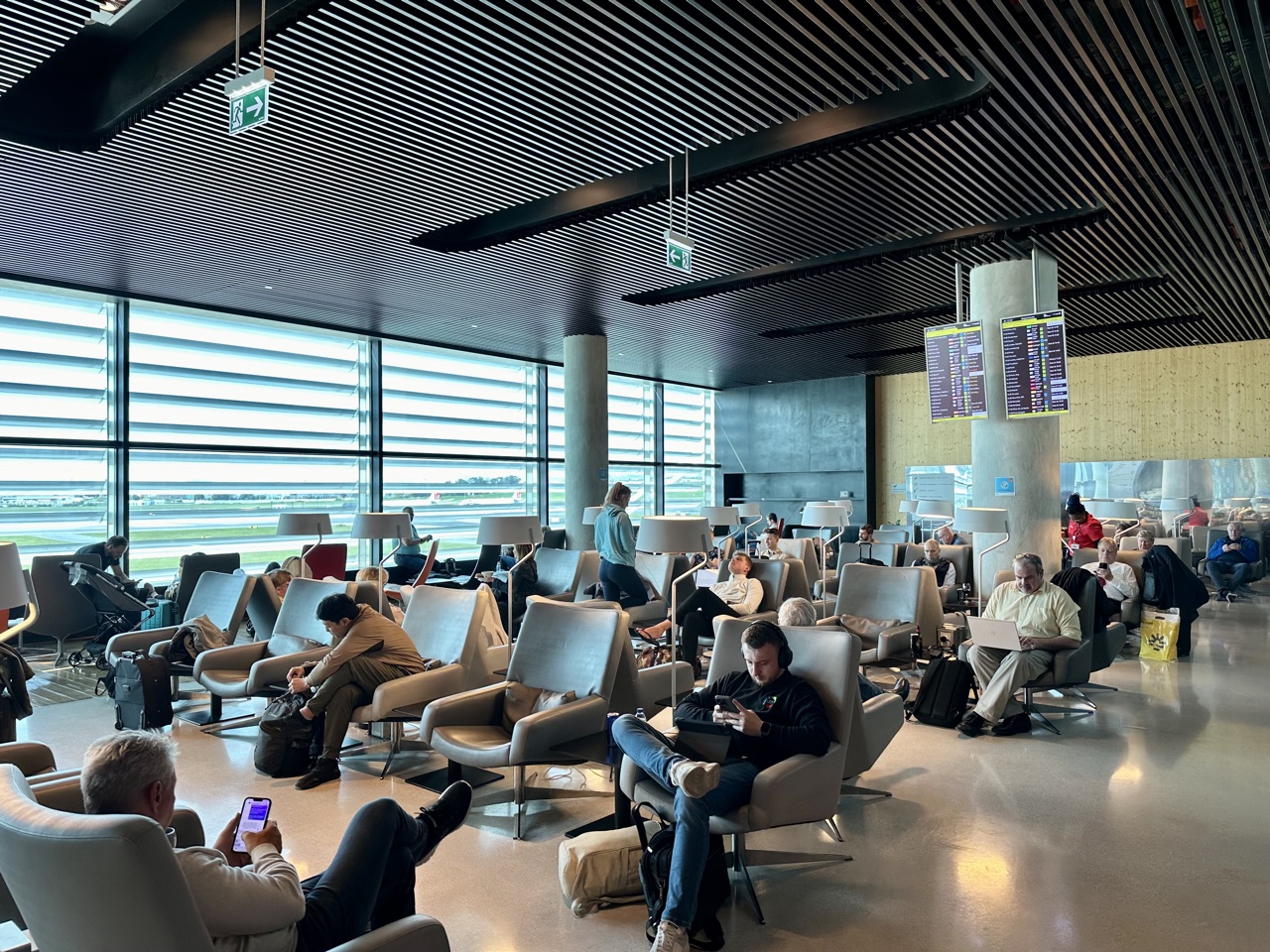 lisbon airport lounge seating