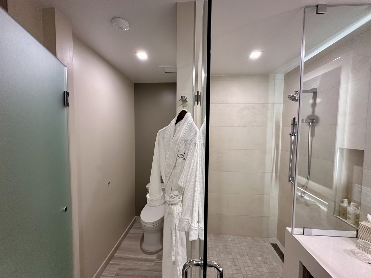 JW Marriott Orlando Bonnet Creek Resort & Spa toilet and shower