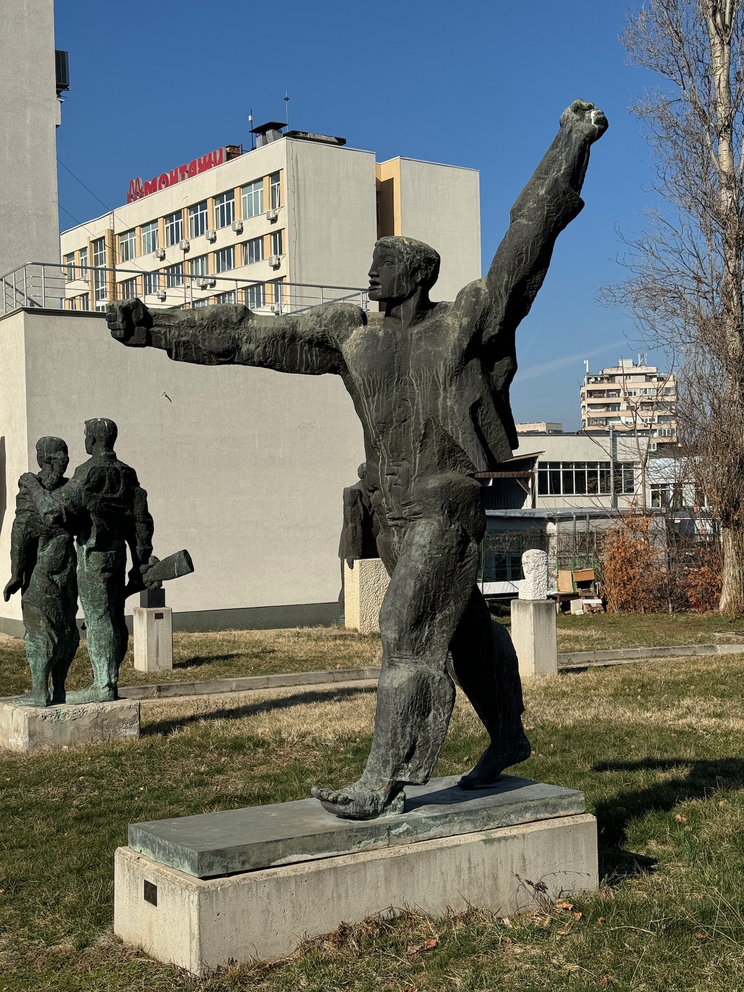 a statue of a man with his arms raised