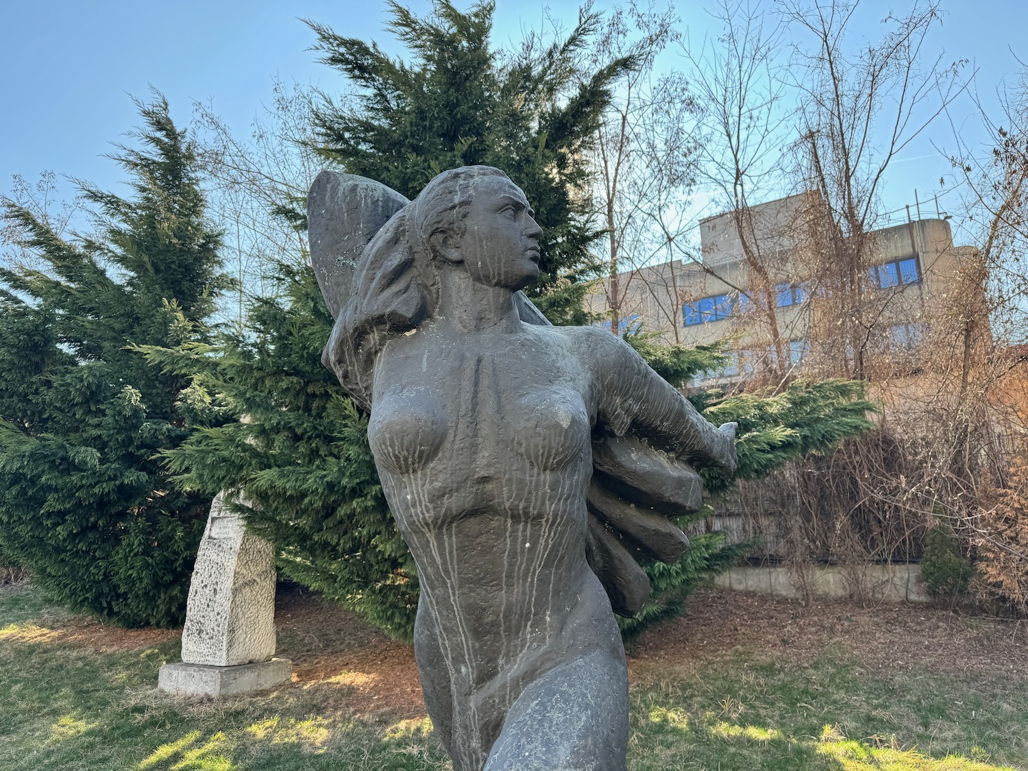 a statue of a woman in a yard