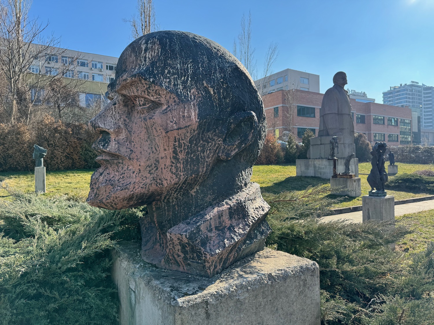a statue of a man's head