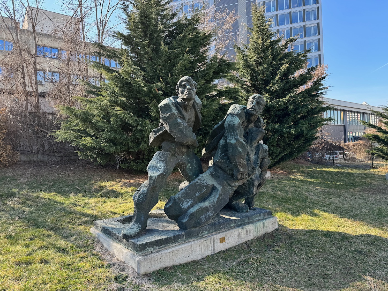 a statue of men in a park