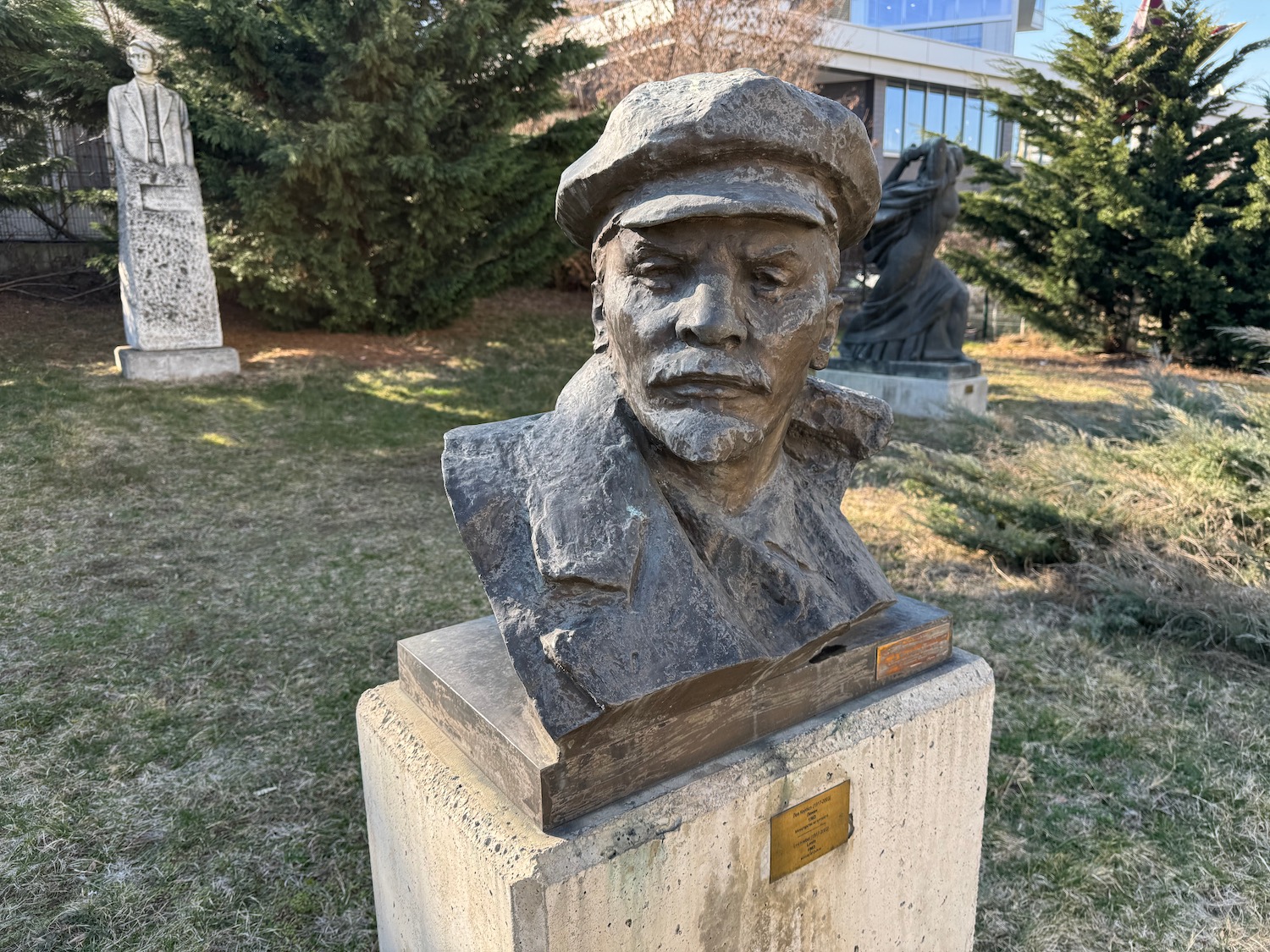 a statue of a man in a hat