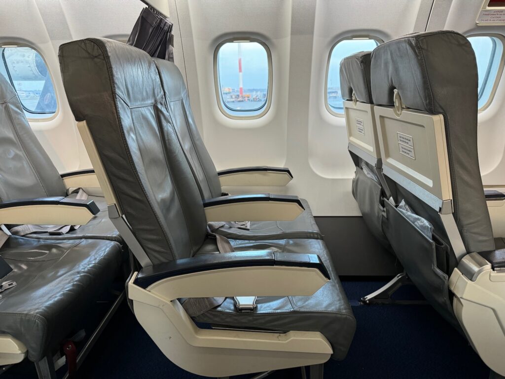 Review TAROM ATR 72500 Business Class Live and Let's Fly