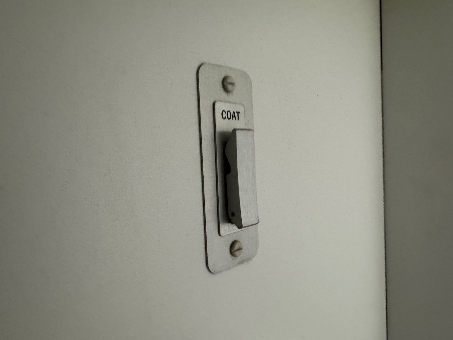 a light switch on a wall