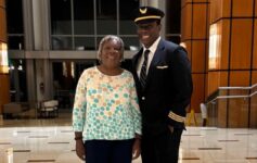 United Pilot Surprises Mother