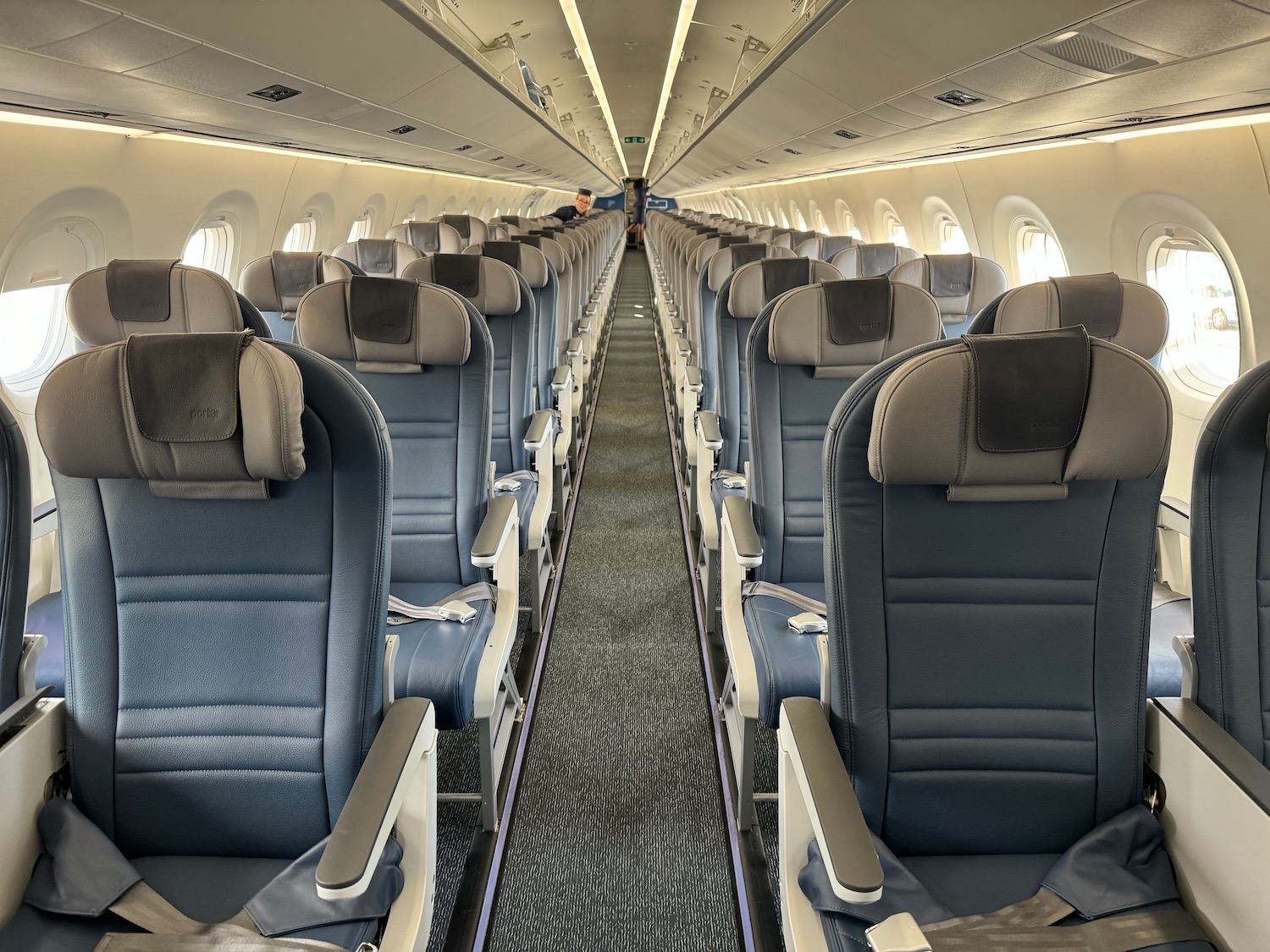 Review: Porter Airlines E195-E2 Los Angeles - Toronto - Live and Let's Fly