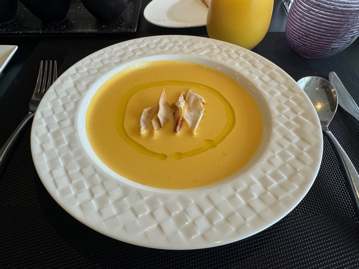 a plate of soup with crackers on it