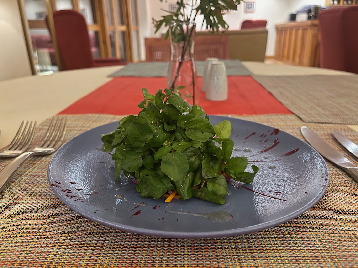 a plate of greens on a table