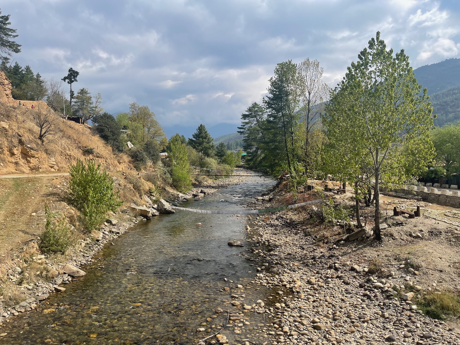 a river running through a rocky area