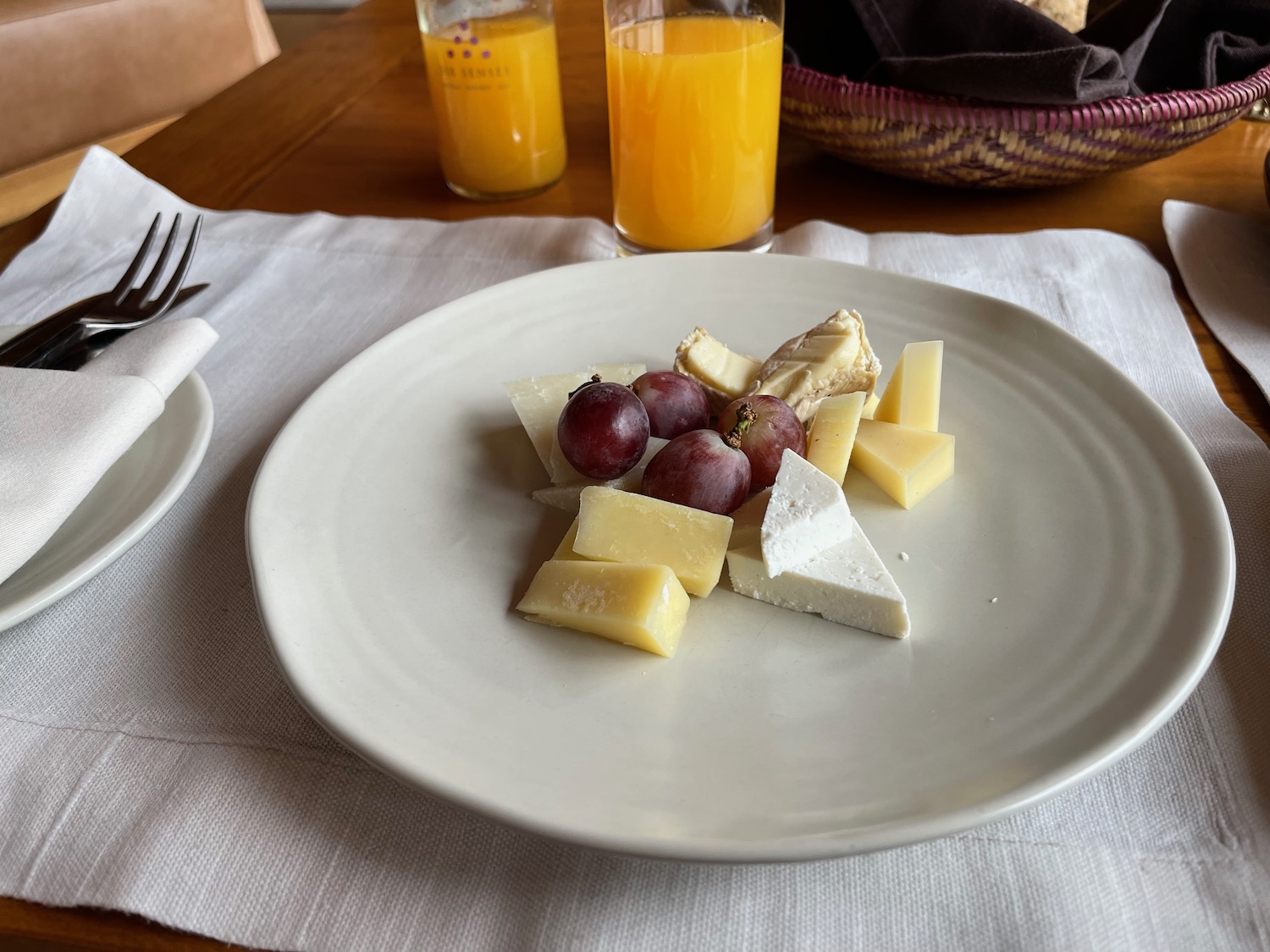 a plate of cheese and grapes