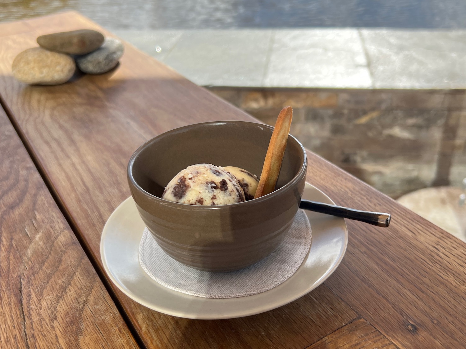 a bowl of ice cream on a plate