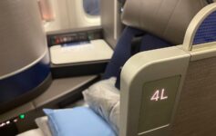 United Airlines 777-200ER Polaris Review