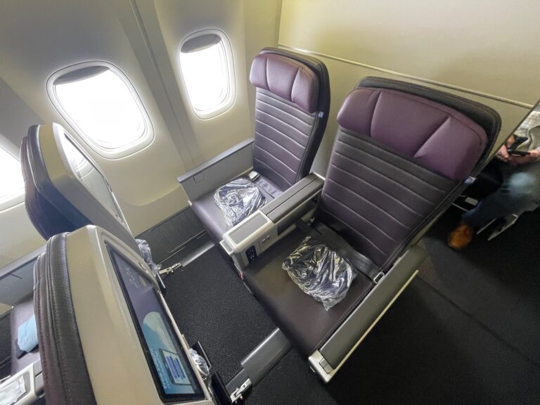 Review: United Airlines 777-200 Premium Economy - Live and Let's Fly