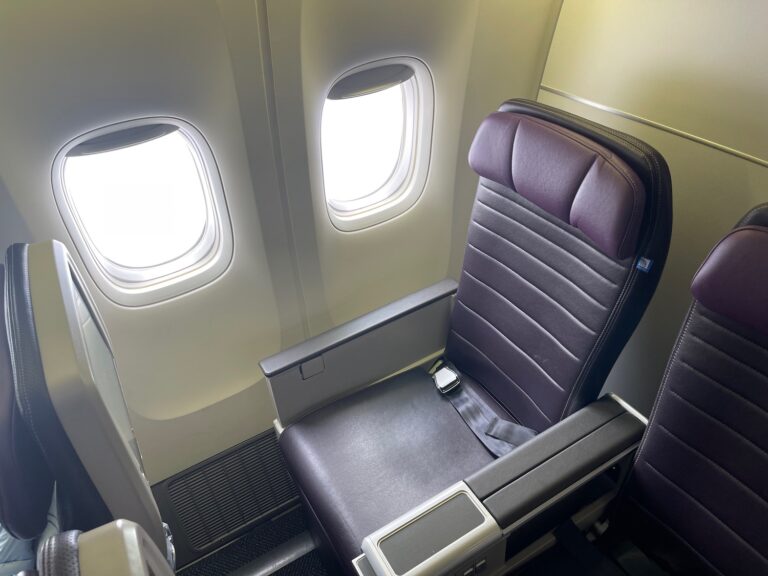 Review: United Airlines 777-200 Premium Economy - Live and Let's Fly