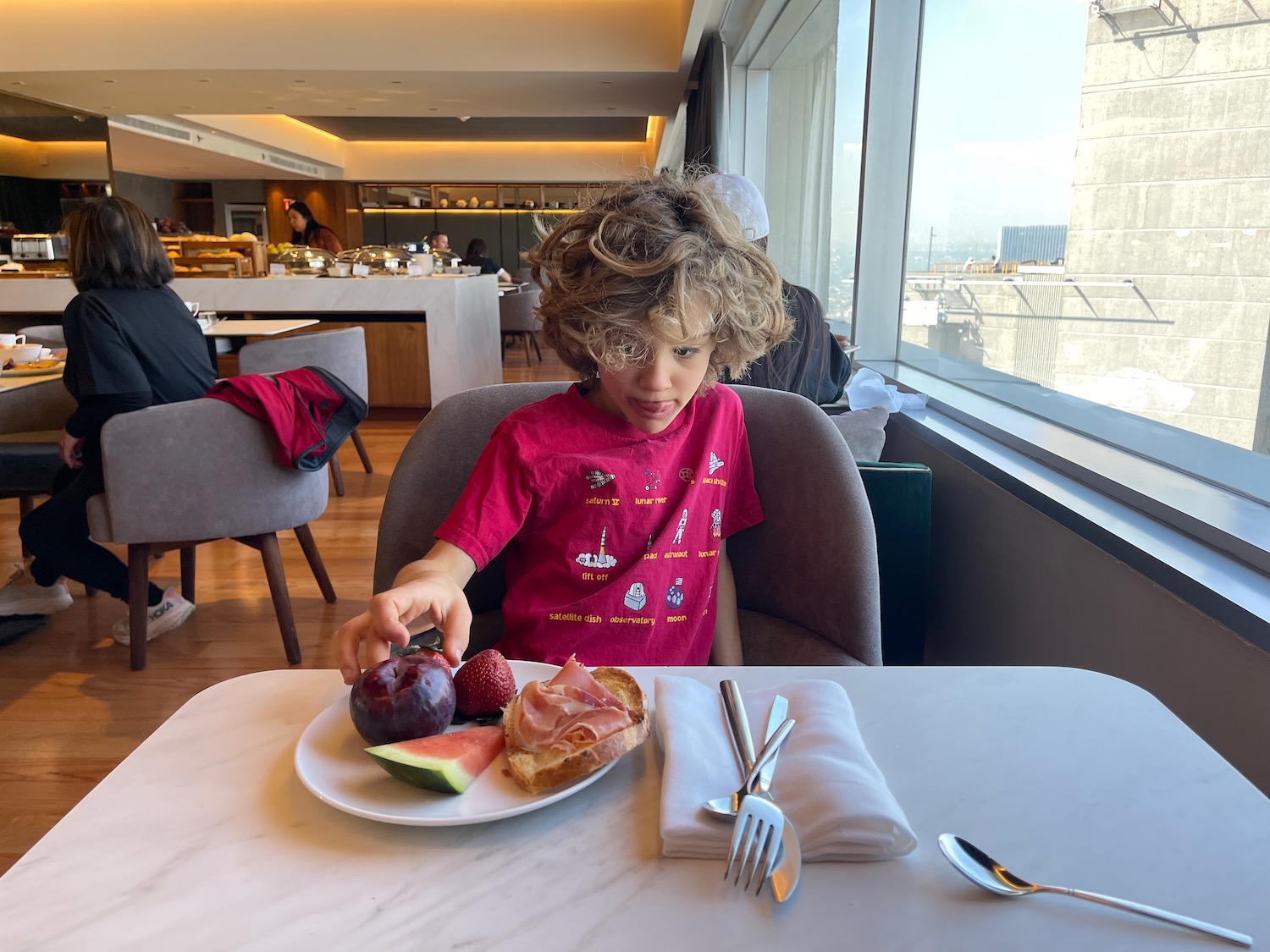 a child eating a plate of fruit