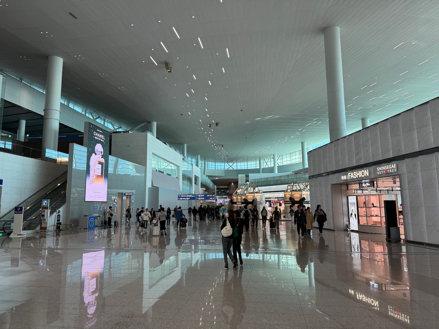 a group of people in a large hall