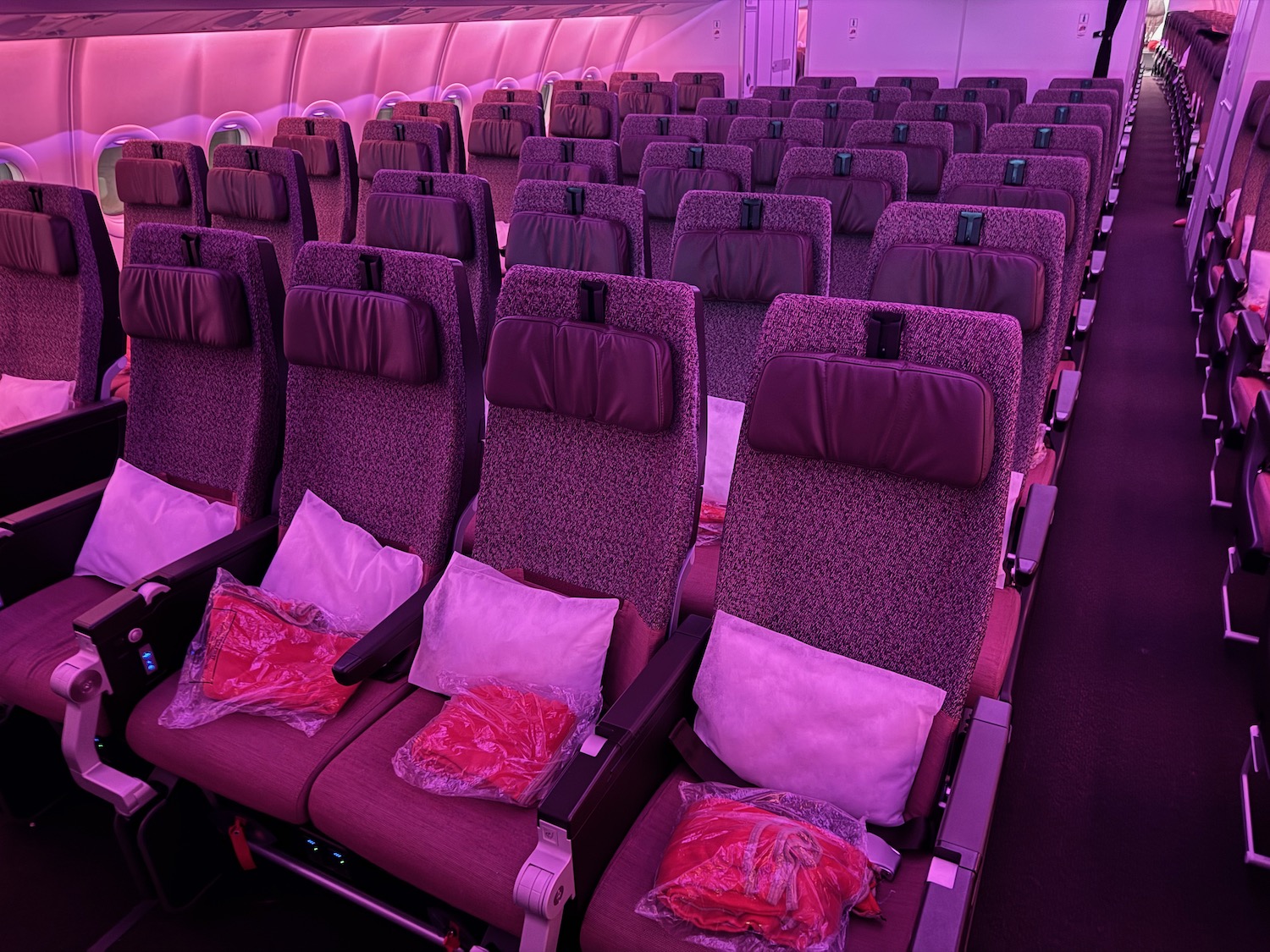 rows of seats in an airplane