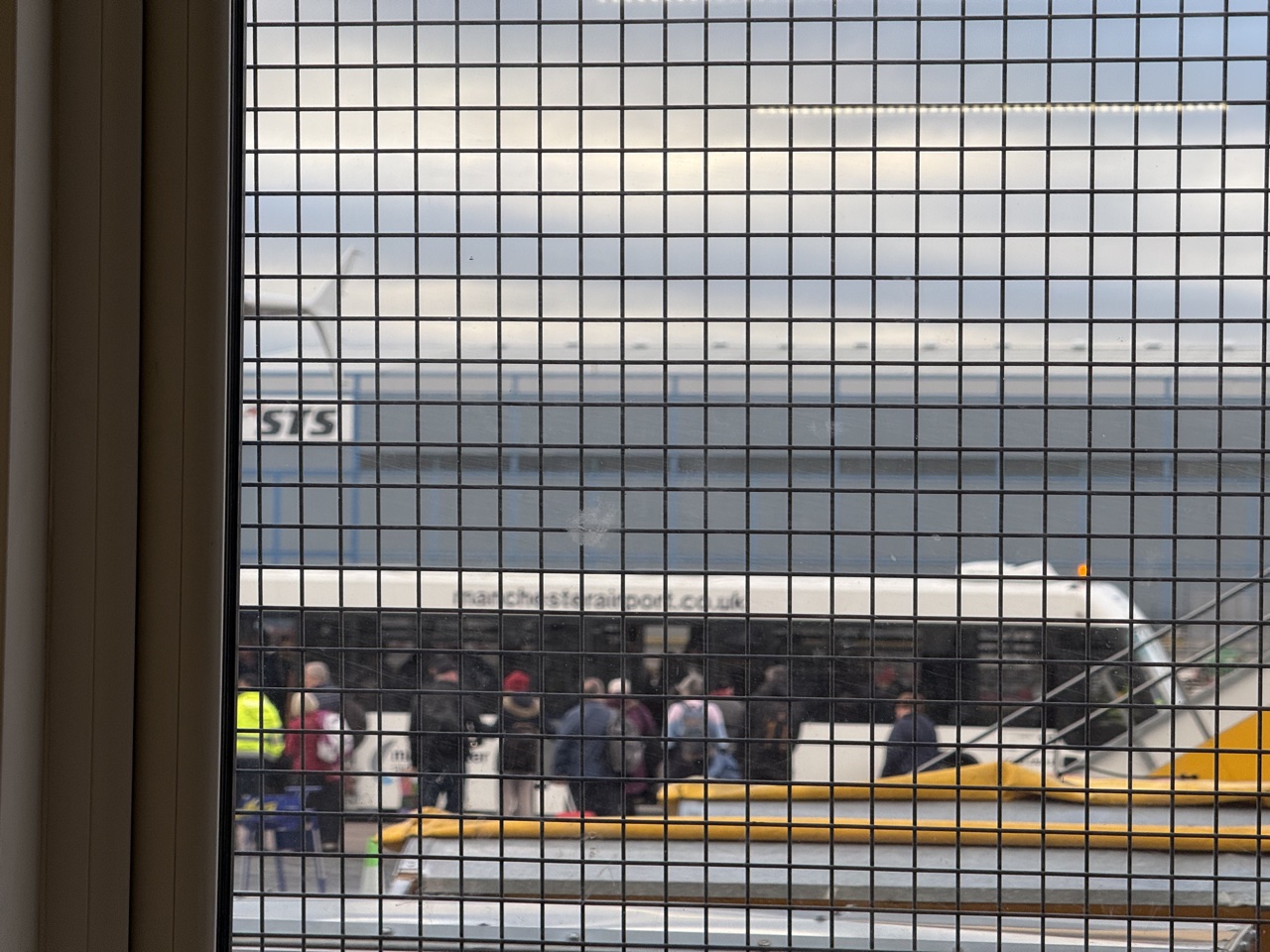 aer lingus oneworld boarding bus