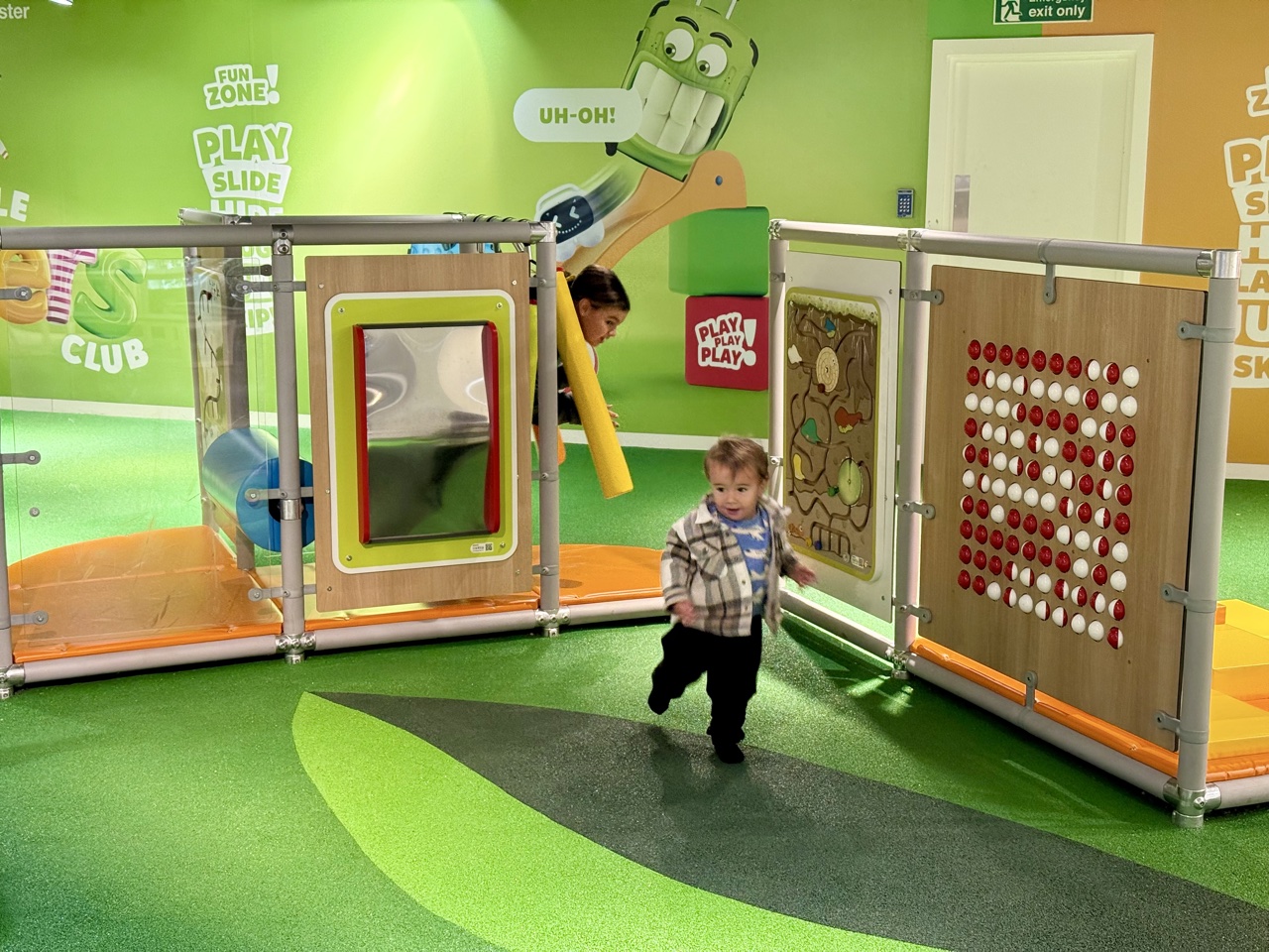 aer lingus oneworld manchester airport T2 play place