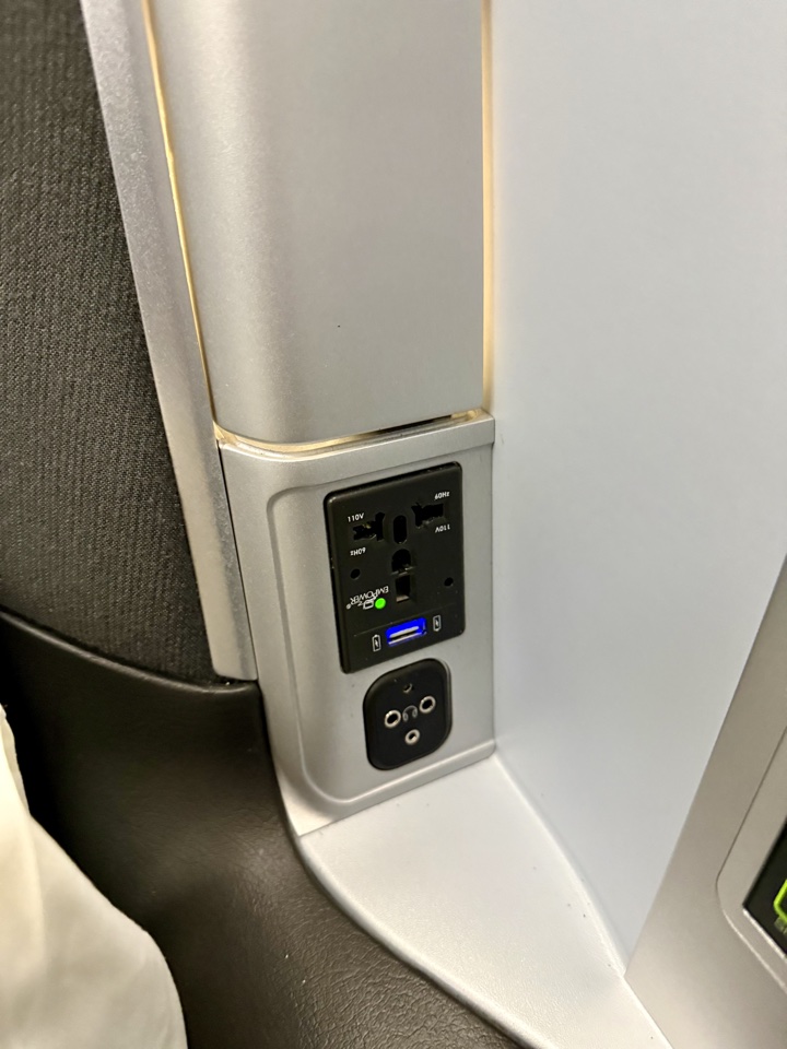 Aer Lingus business class international power adapter