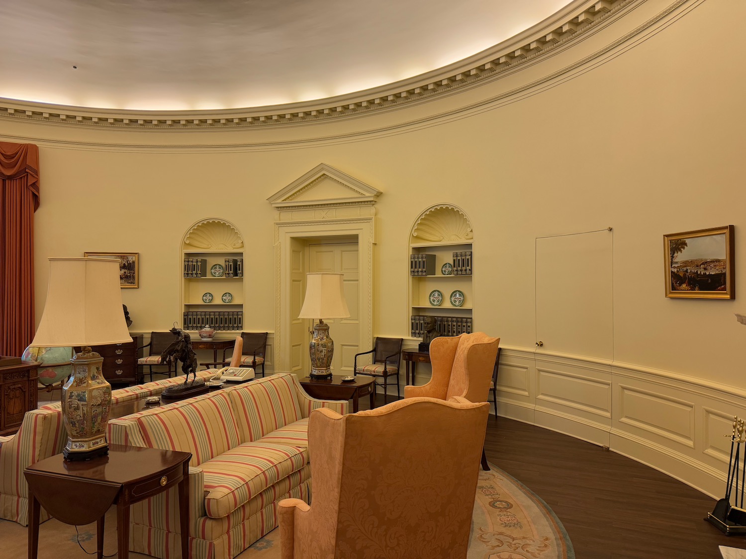 a room with a circular ceiling and a couch and a lamp