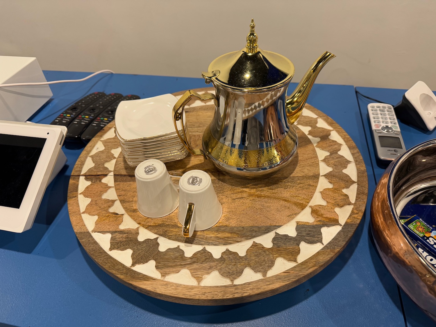 a tea pot and cups on a tray